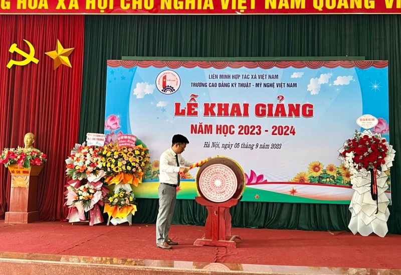 Trường Cao đẳng Kỹ thuật – Mỹ nghệ Việt Nam long trọng tổ chức Lễ khai giảng năm học 2023 - 2024 