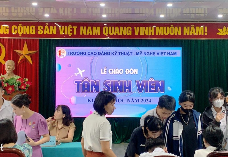 Tổ chức nhập học cho tân học sinh, sinh viên hệ song bằng