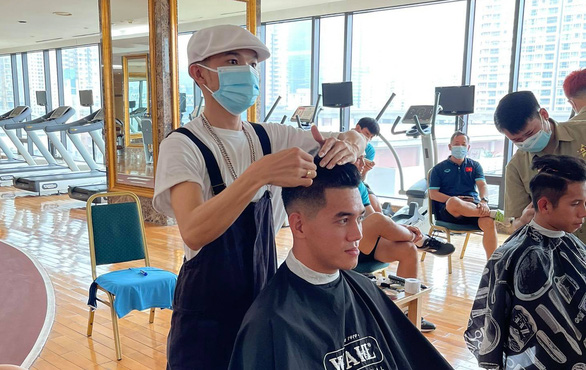 Từ trai làng đến anh thợ tóc nổi tiếng châu Á